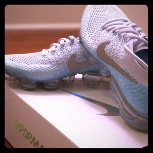 NIKE VAPORMAX FLYKNIT SZ 6.5
